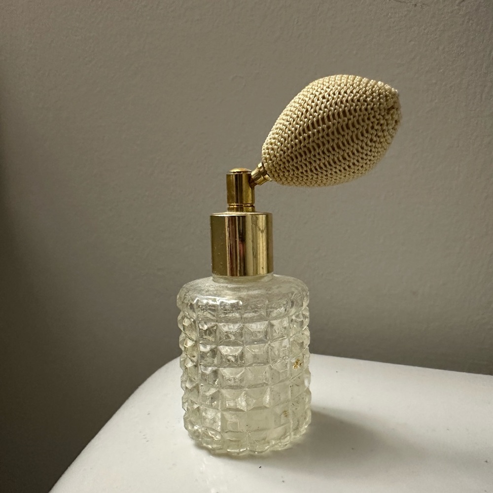 Elegant Cut Glass and Gold Vintage Perfume Atomizer